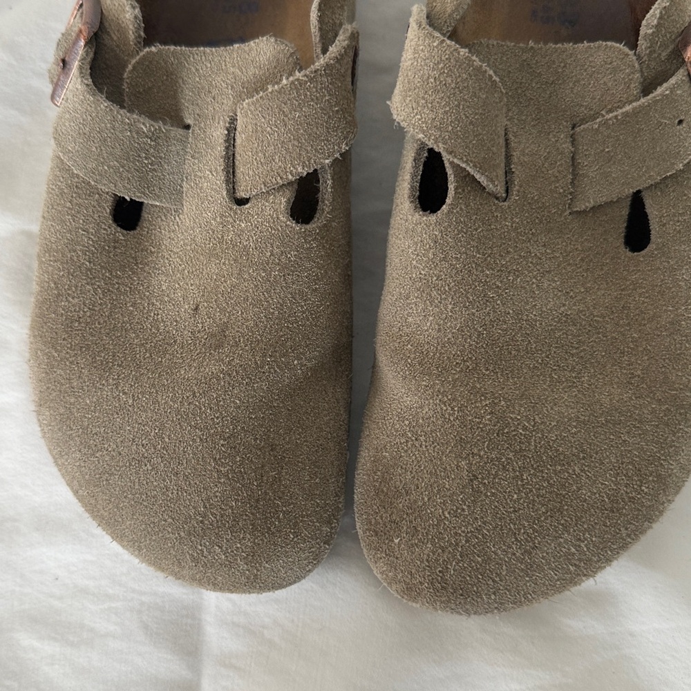 Birkenstock Suede Buckle Shoes - Tan. Size 38 - Picture 4 of 4